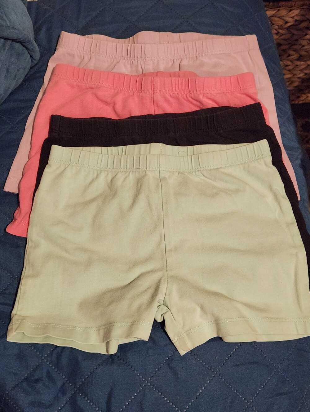 Children's Place bundle of 4 Shorts(Pink,light purple, Black,Light Green)size7/8